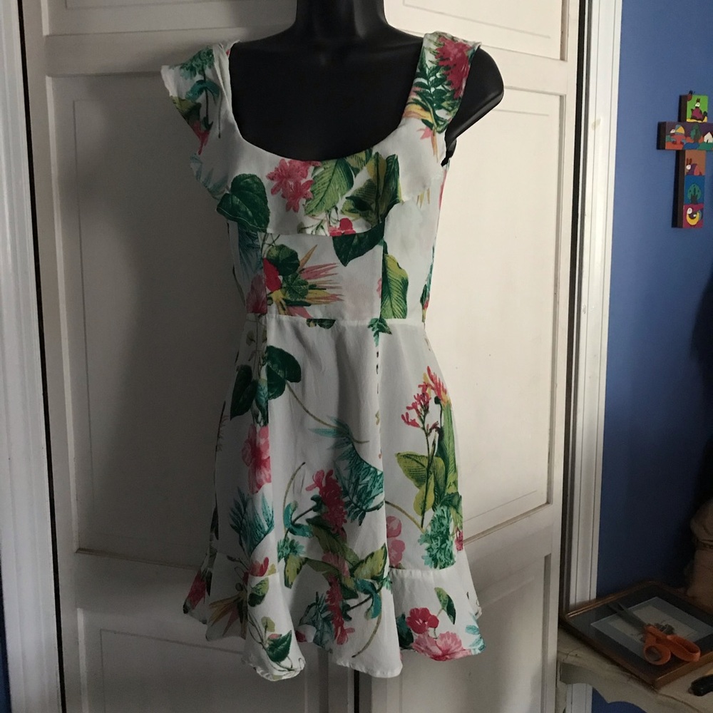 Beautiful dress by Reformation